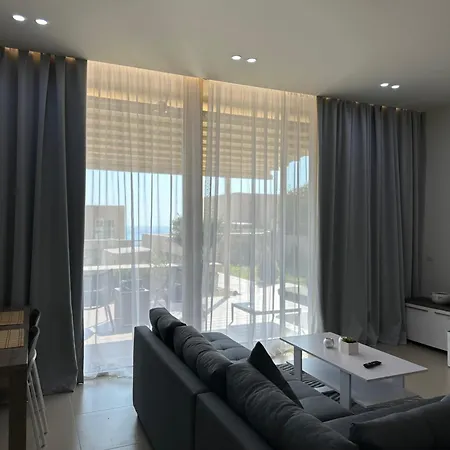 Green Coast Vila 143b *